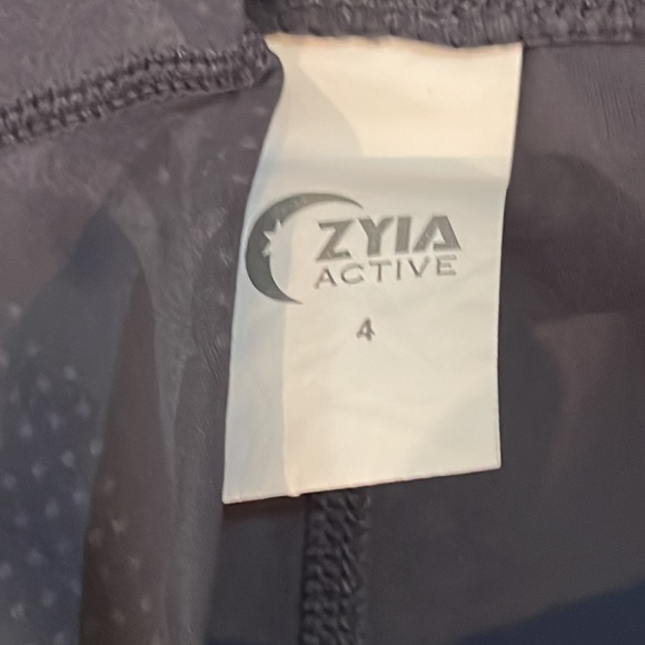 Zyia Woman’s Gray Camo Leggings Size 4 - Picture 2 of 8